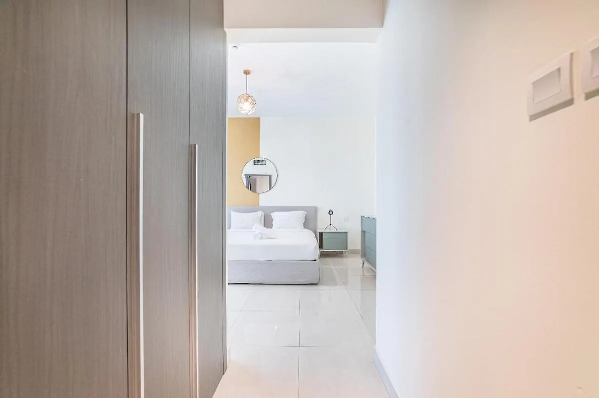 Luxurious 1-Br With Balcony & Views Business Bay Apartment Dubai United Arab Emirates
