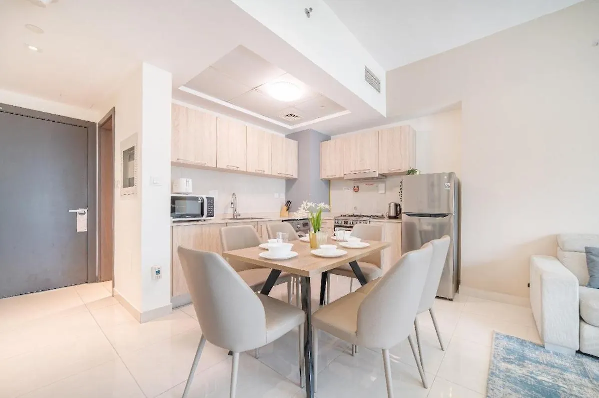 Luxurious 1-Br With Balcony & Views Business Bay Apartment Dubai