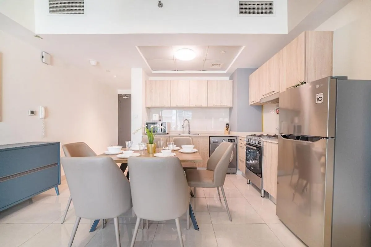 Luxurious 1-Br With Balcony & Views Business Bay Apartment Dubai